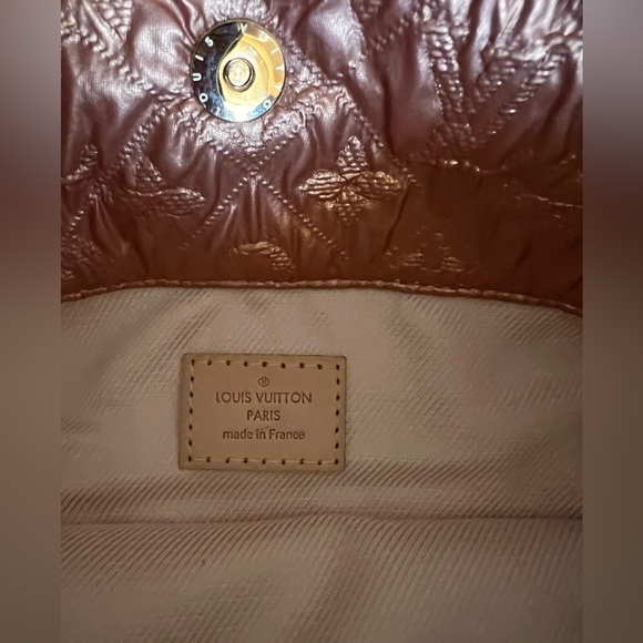 LOUIS VUITTON Saumon Monogram Limelight
Clutch Bag - Picture 11 of 14